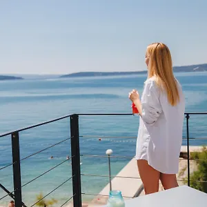 Stacija 3*, Kaštela Croazia