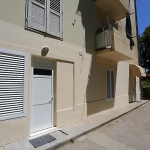 Street And 3*, Zara Croazia